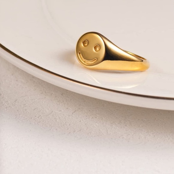 Smiley Face Statement Rings - Picture 4 of 4